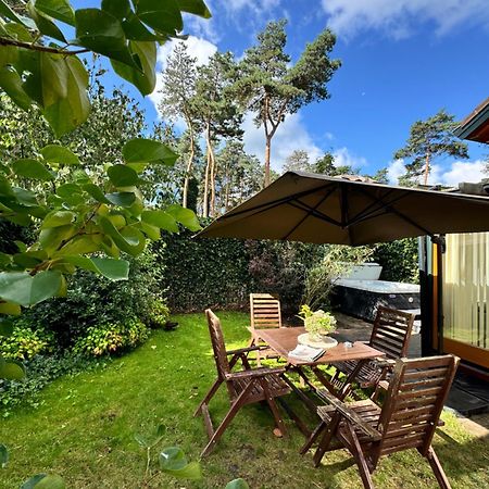 Houten Chalet/Bungalow In Het Bos, Sauna, Jacuzzi Meijel Bagian luar foto
